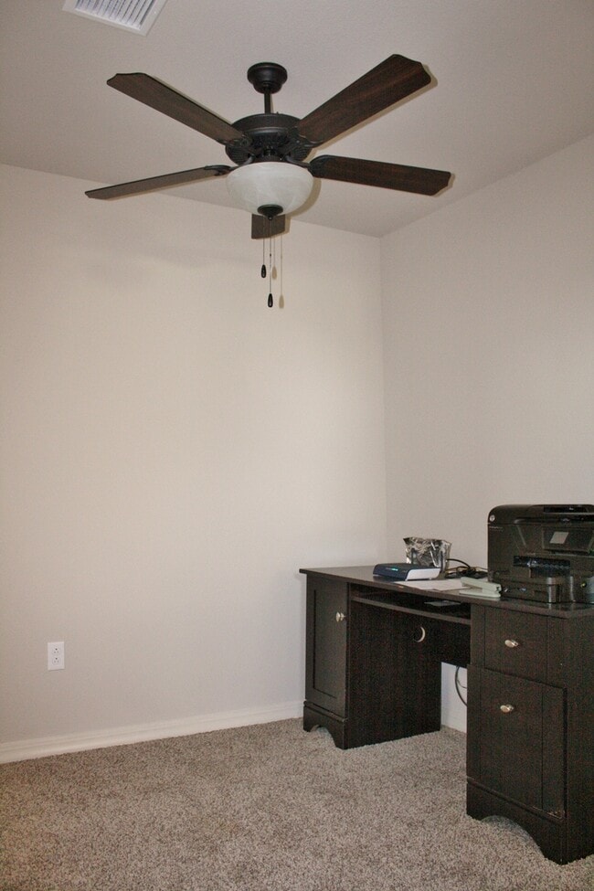 Building Photo - BEAUTIFULLY MAINTAINED EASTSIDE HOME AVAILABLE