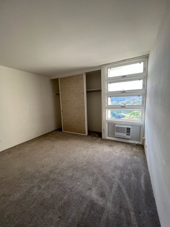 Building Photo - The Pearl- 2 bedrooom one bath unit with 2 assigned parking stalls!