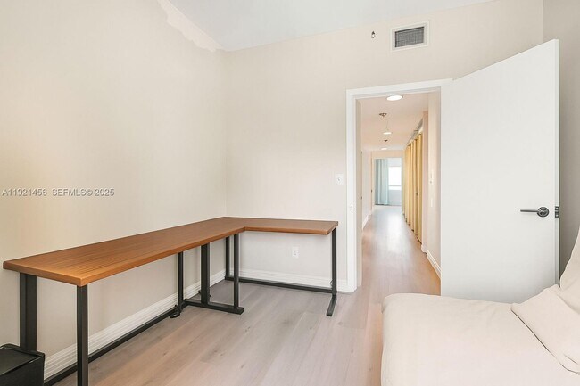 Building Photo - 429 Poinciana Island Dr