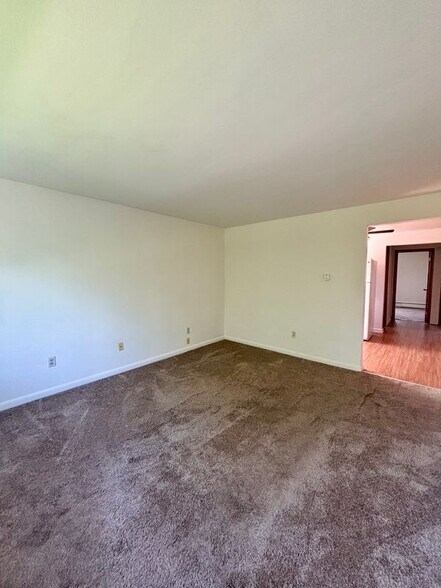 Building Photo - 104 Hinchey Ave