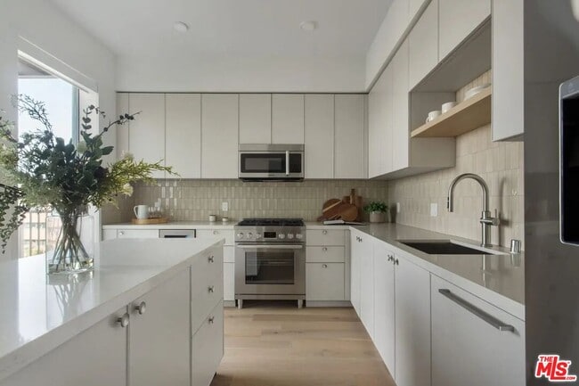 Building Photo - 10310 Santa Monica Blvd