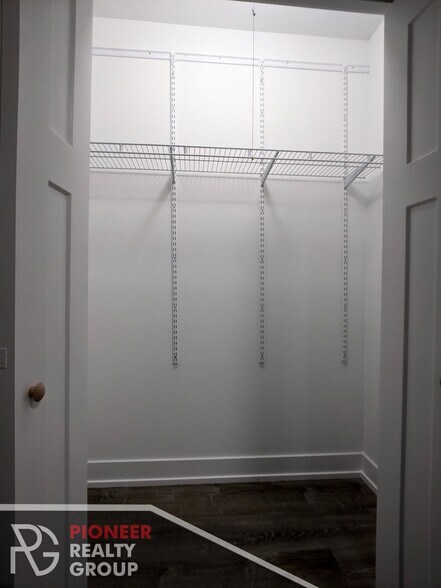 Building Photo - 630 W Cornelia Ave