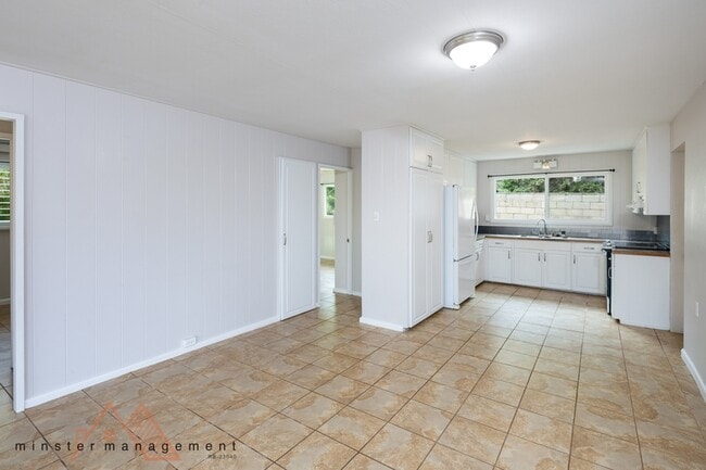 Building Photo - 1568 Kupau St