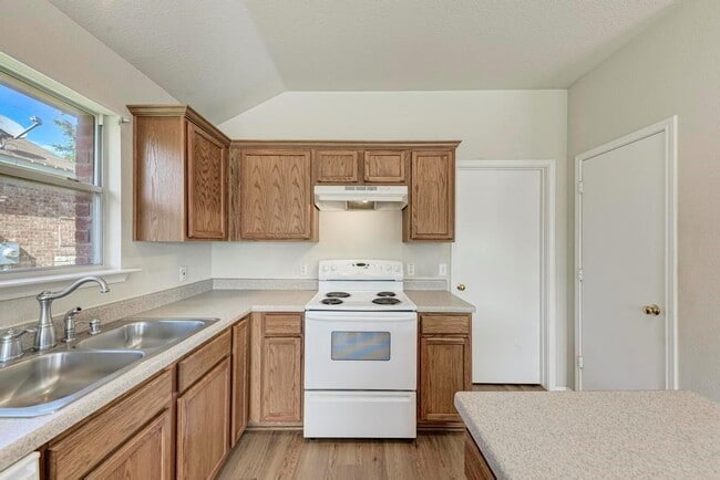 Building Photo - 1203 Tricia Cove