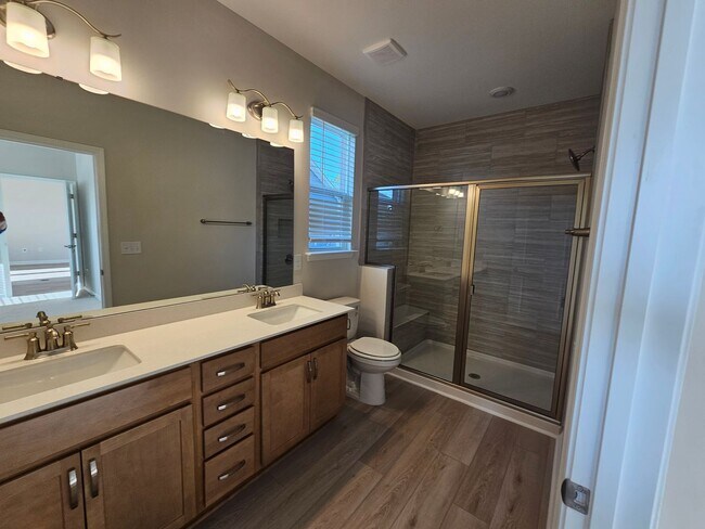 Building Photo - 2215 Flatleaf Ct