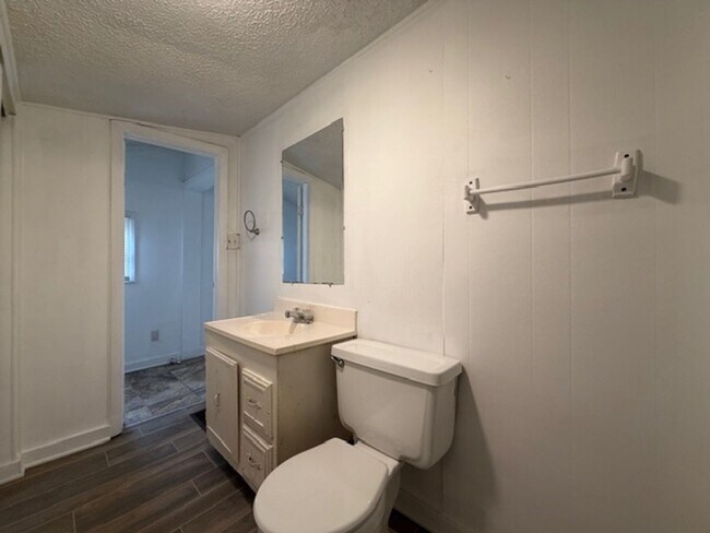 Building Photo - 1961-1963 Kenton St.