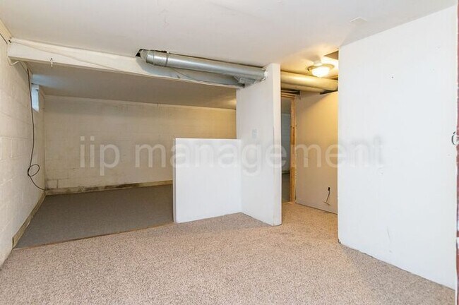 Building Photo - 4 Bedroom 2 Bath Cape Cod in Maple Hts