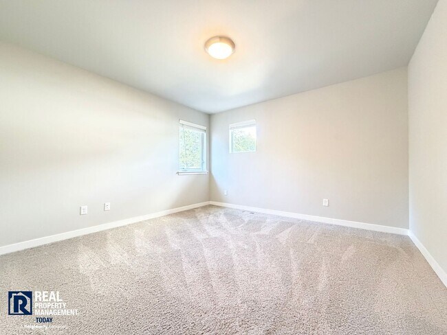 Building Photo - Modern 5-Bedroom Home with Mother-In-Law Suite & Covered Patio!