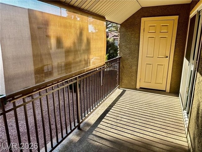 Building Photo - 5044 River Glen Dr