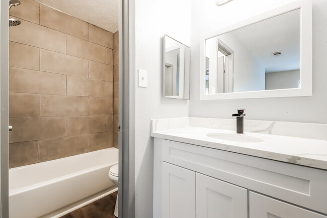 Building Photo - 6615 Brookgate Dr