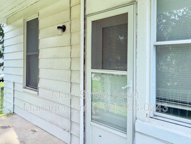 Building Photo - 122 Houston Ave