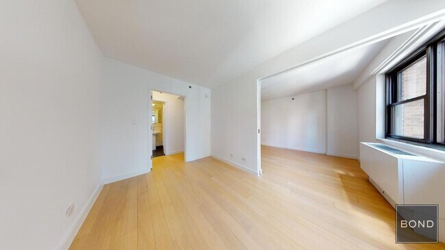 Building Photo - 222 E 39th St