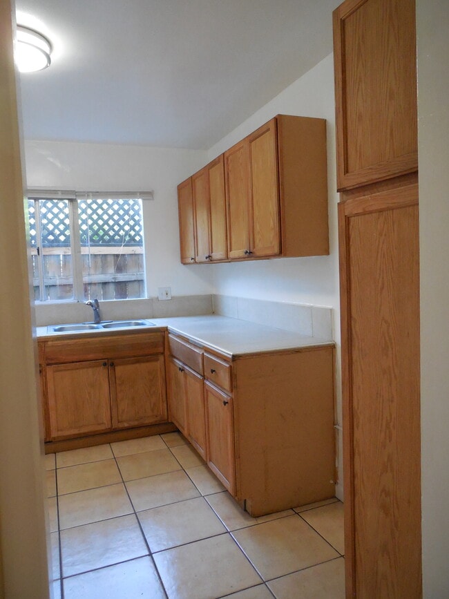 Building Photo - 437 Walnut Ave