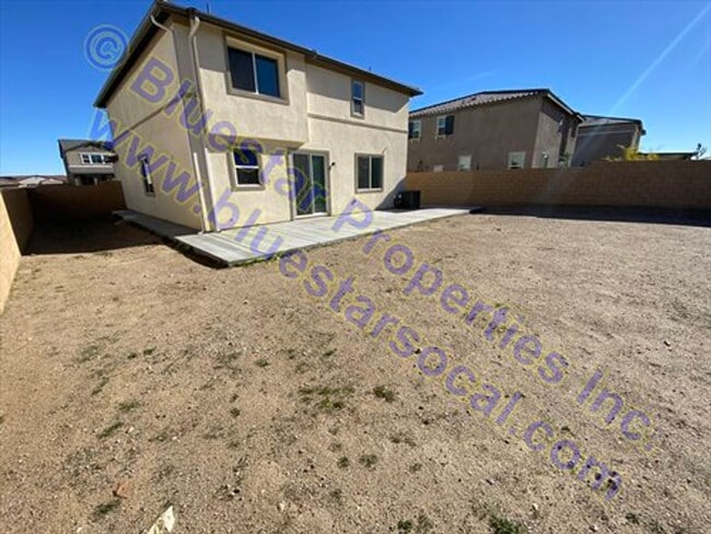 Building Photo - Just listed 5 bedroom in Victorville