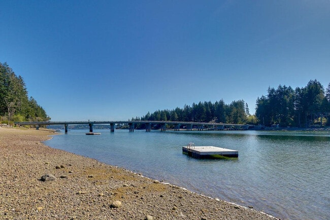 Building Photo - 50 E Treasure Island Dr