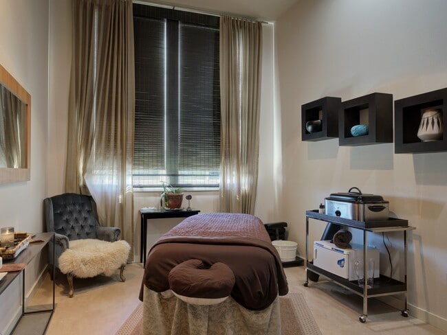 Spa Room - 424 Sandpoint Ave