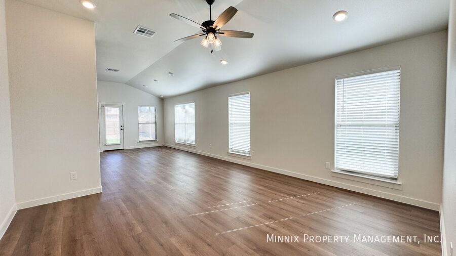 Building Photo - 2131 Langford Ave