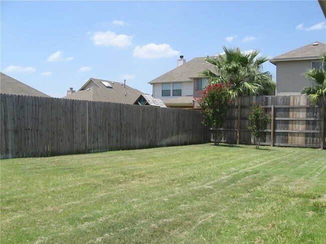 Building Photo - 6006 Holly Crest Ln