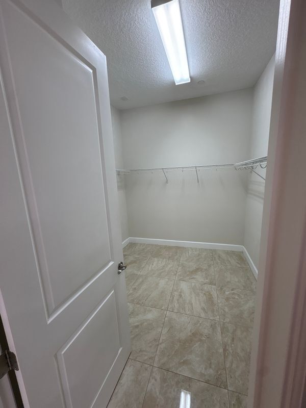 Building Photo - 13775 Benavente Ave