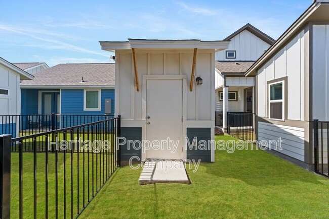 Building Photo - 2119 Hofstaat