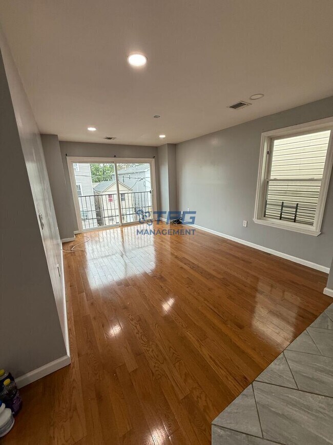 Building Photo - 495 S 18th St