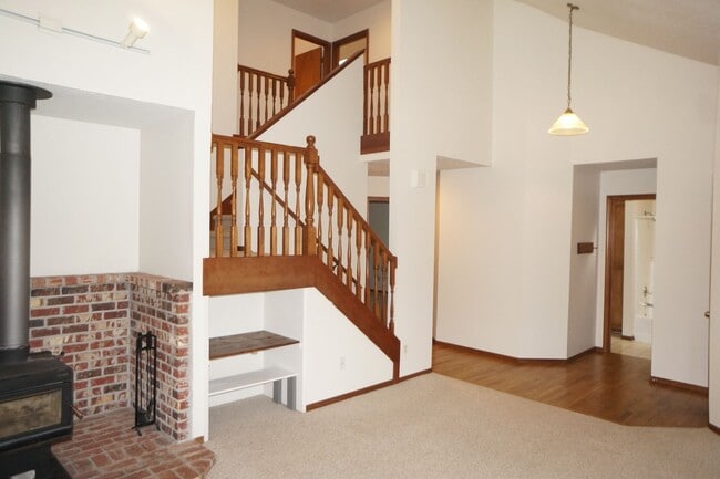 Building Photo - Lake Oswego South Shore Traditional