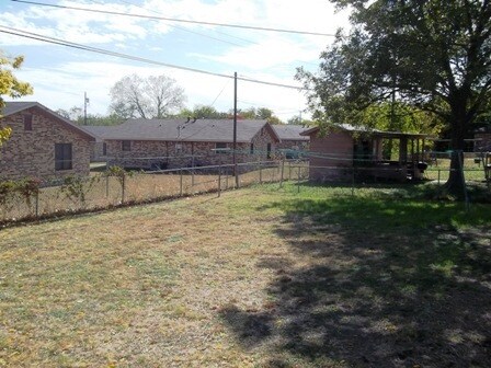 Building Photo - 303 Margaret Lee St