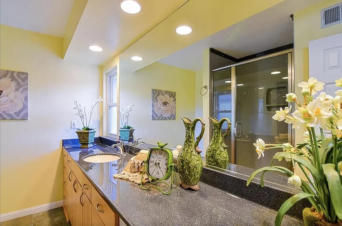 Building Photo - 334 Los Pinos Way