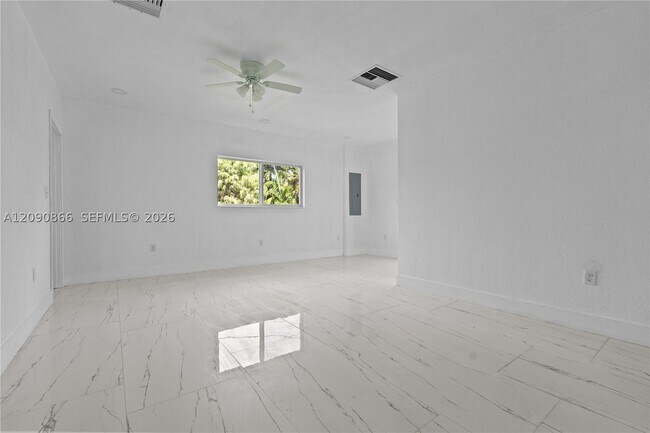 Building Photo - 580 Lee Dr