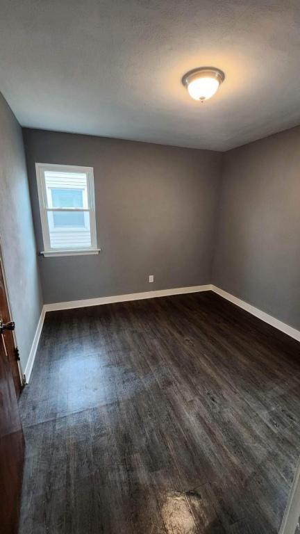 Building Photo - 1433 E 35th Ct