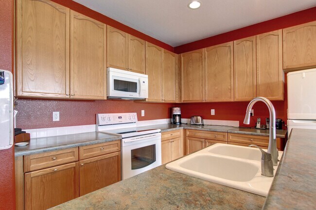 Building Photo - The Meadows of Castle Rock Ranch home w/finished basement & Mountain Views.