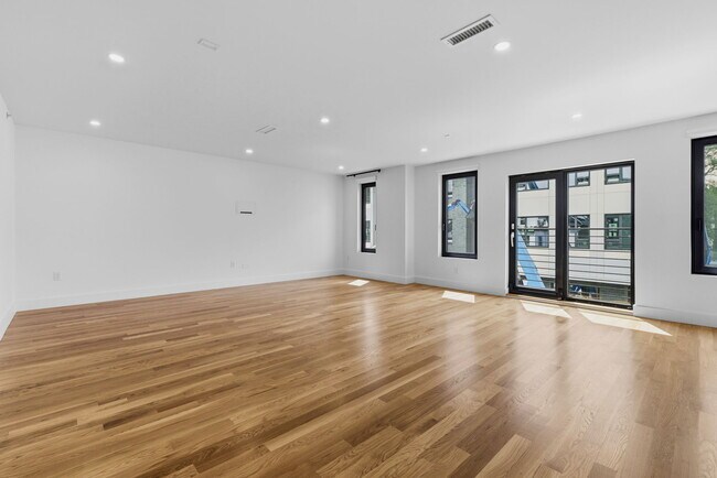 Building Photo - 6 Devine Wy