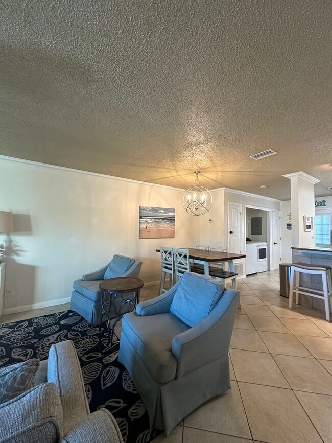 Building Photo - Just 2 blocks from BEACH!  *Move In Special-50% Off First Months Rent, Furnished/Unfurnished