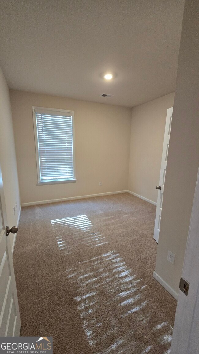 Building Photo - 13106 Vista Dr SE