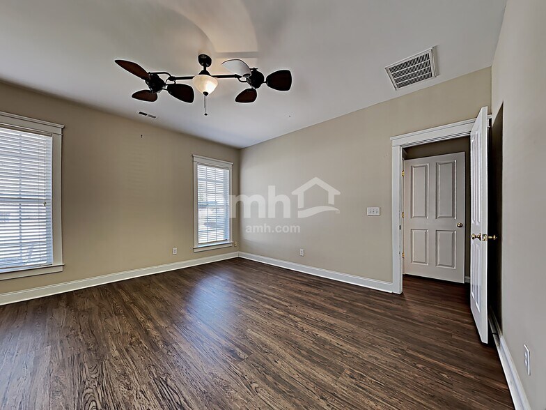 Building Photo - 13640 Swinton Rd