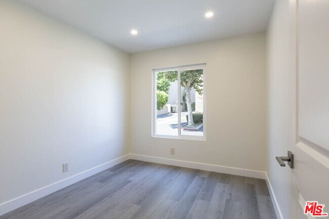 Building Photo - 2345 Highbury Ave