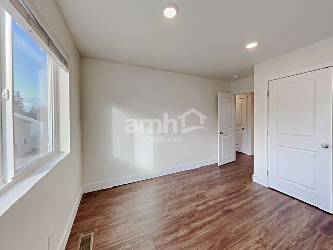 Building Photo - 19311 17th Ave Ct E