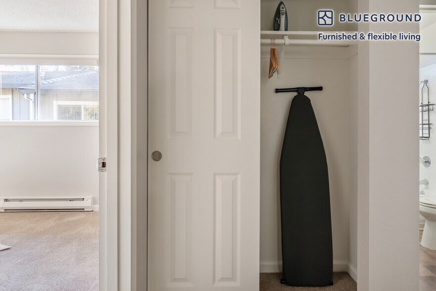 Building Photo - 202 Calvert Dr