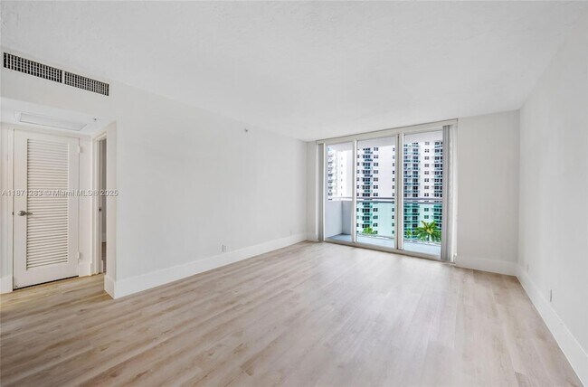 Building Photo - 3000 S Ocean Dr