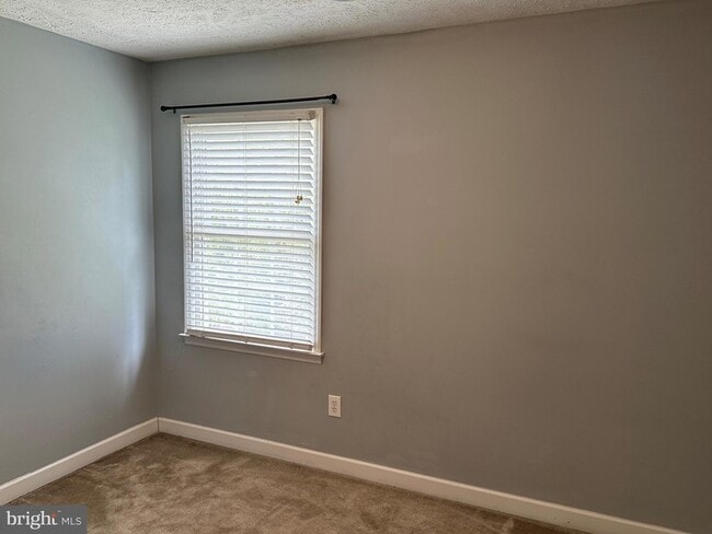 Building Photo - 232 Southridge Dr