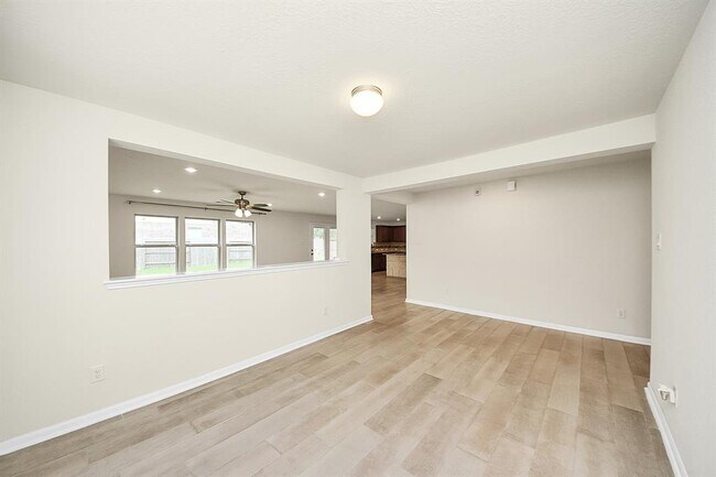 Building Photo - 3302 Regal Park Ln