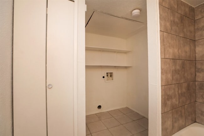 Building Photo - 24214 Wild Horses Ln
