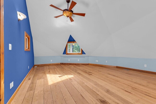 Building Photo - One-of-a-Kind 4 BR Retreat on Nearly 13 Pr...