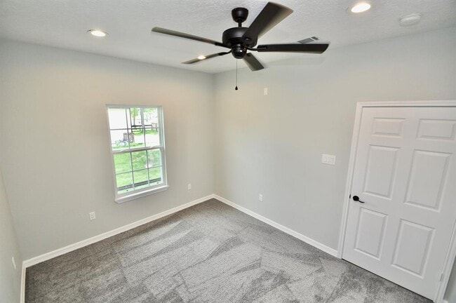 Building Photo - 111 Big Deer Dr