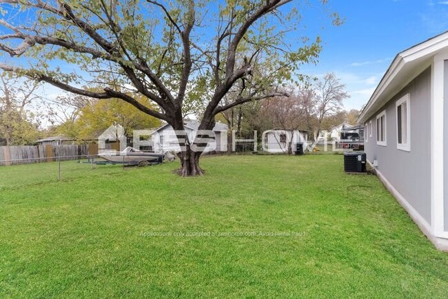 Building Photo - 1507 Granbury St