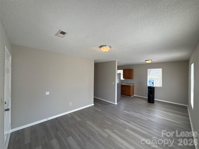 Building Photo - 333 E Todd Ln