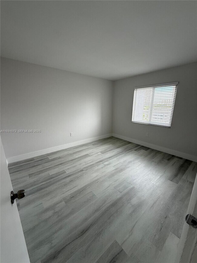 Building Photo - 3626 NE 168th St