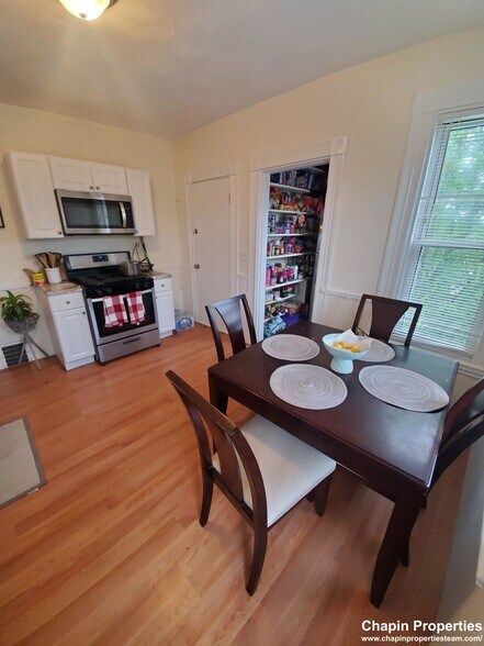 Building Photo - 40 Forest St