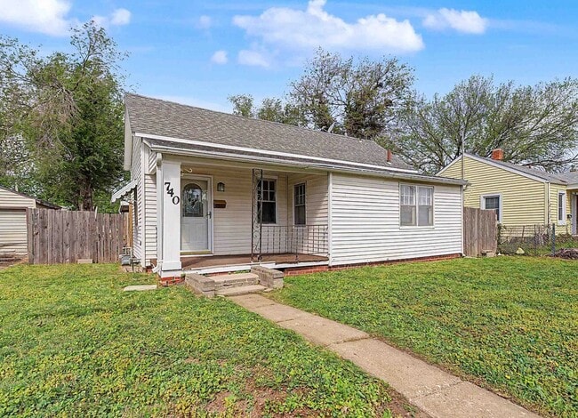 Building Photo - 740 Merrill St