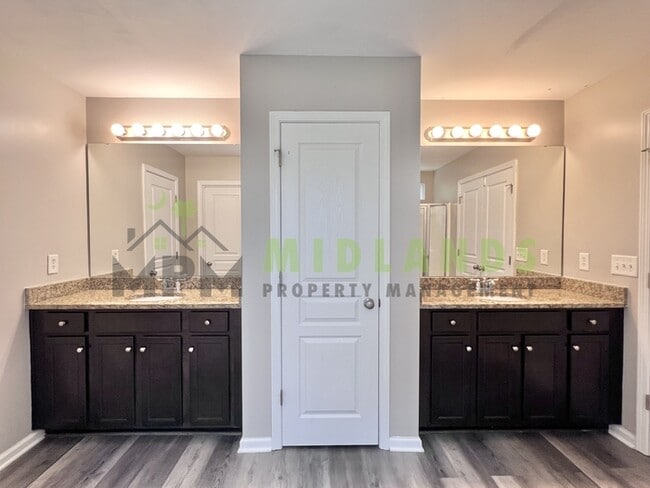 Building Photo - 464 Edenhall Dr